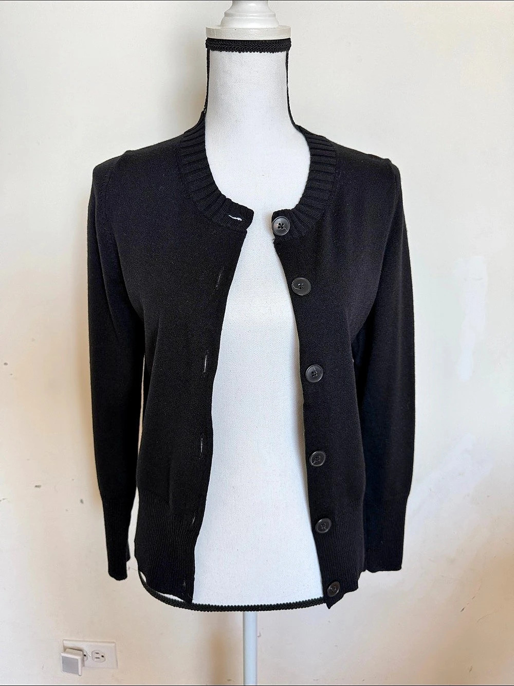 Banana Republic Button-Front Merino Wool Cardigan in Black Size Small